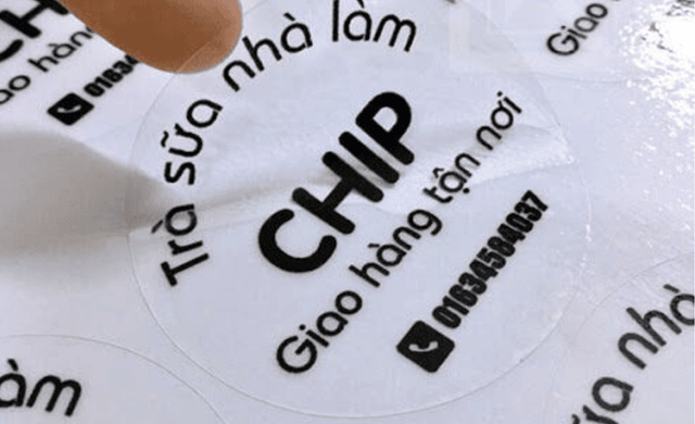 "Tem nhãn tròn trong suốt, chữ vàng kim sang trọng, thích hợp cho mỹ phẩm và quà tặng."