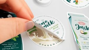 : Tem decal sữa cắt theo hình logo, giúp thương hiệu nổi bật, thẩm mỹ cao.