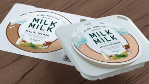 Tem decal sữa in UV bền màu, sắc nét, không bong tróc, phù hợp với tem thương hiệu cao cấp.